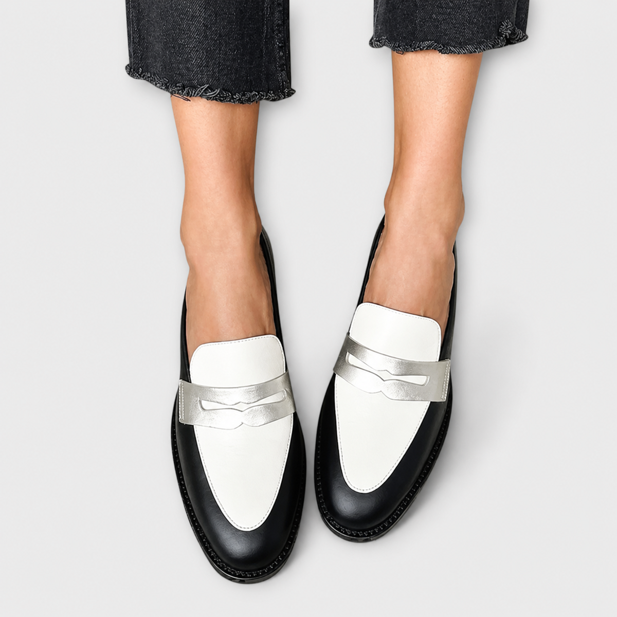 Mocasines Negros Metalizados — modelo Xara™ (imagen 2)