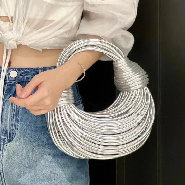 Victoria – Bolso metálico escultural (imagen 8)