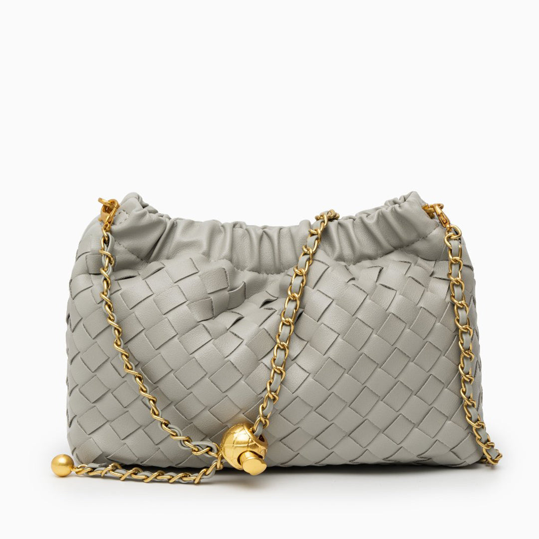 Bolso pouch con cadena dorada — modelo Iglesias (imagen 3)