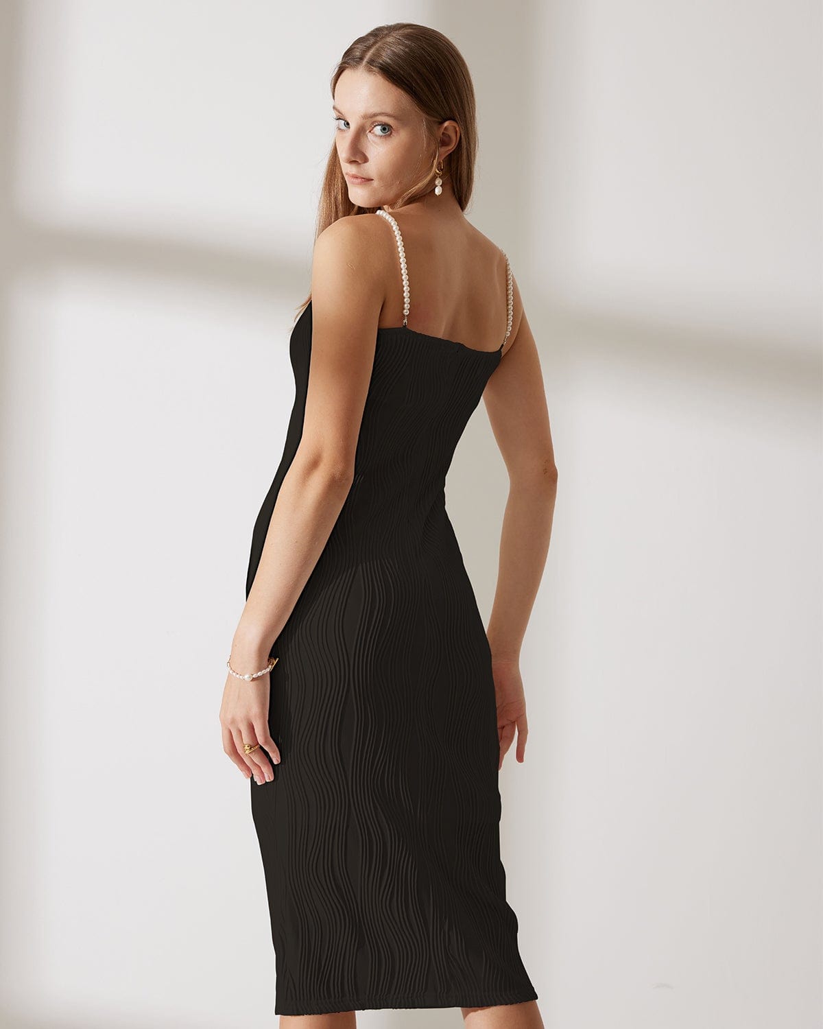 Elegancia sutil y textura sofisticada — modelo Vestido Laura™ (imagen 7)