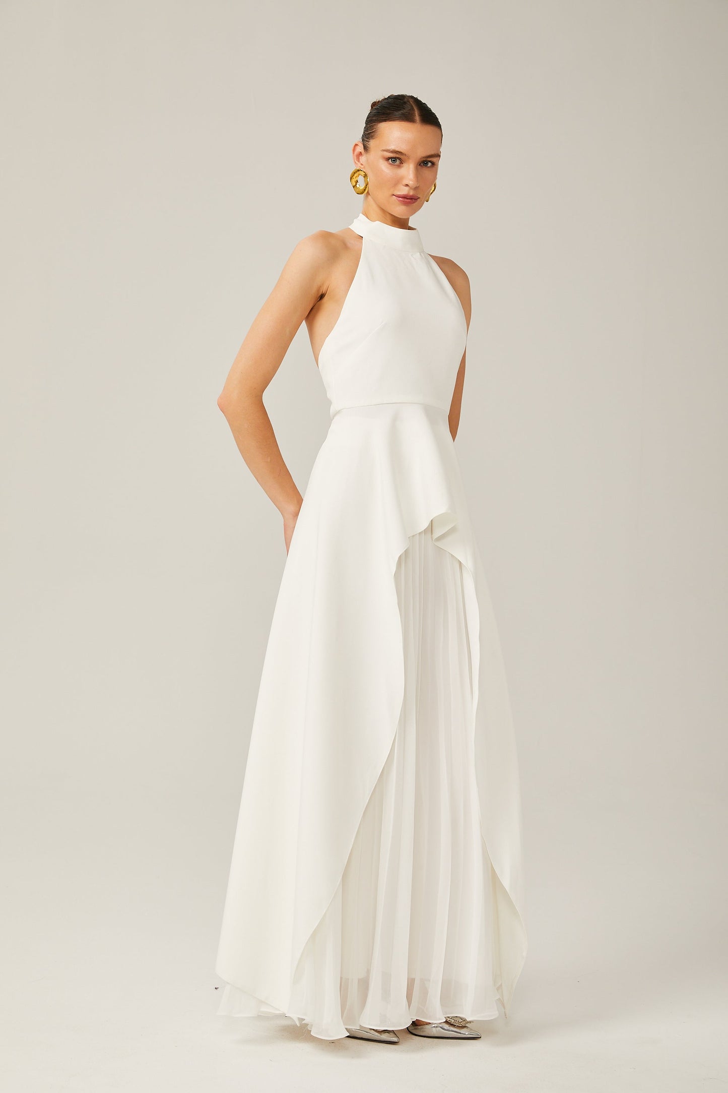 Elegancia minimalista en blanco y negro — modelo Vestido Candela™ (imagen 2)