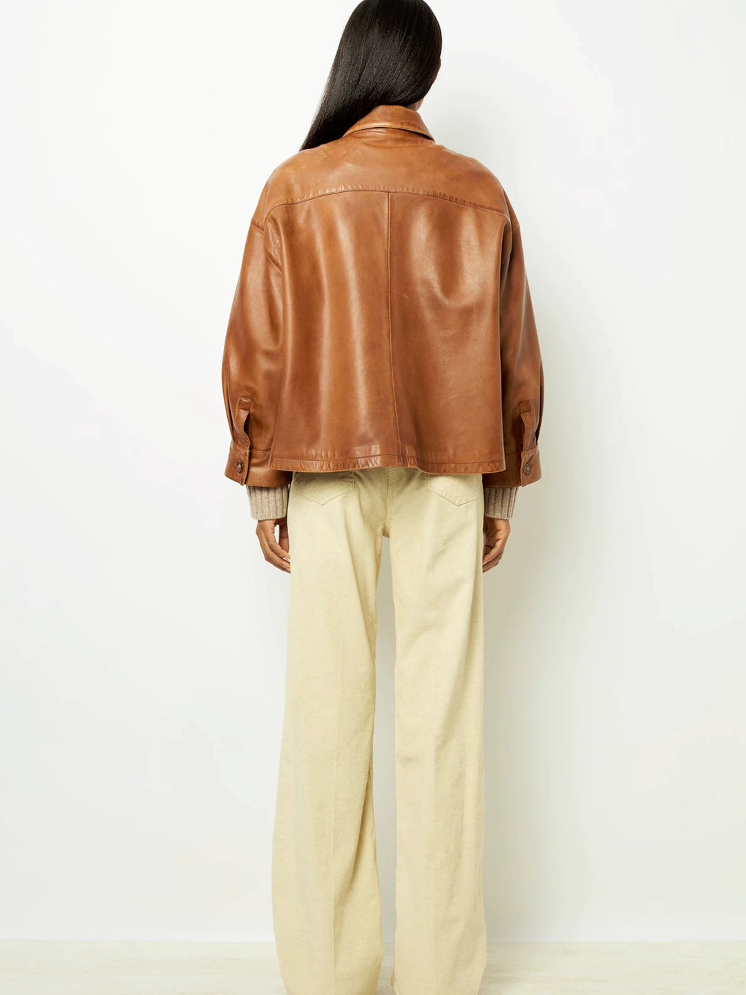 Chaqueta de Cuero con Botones — modelo Cristina (imagen 4)