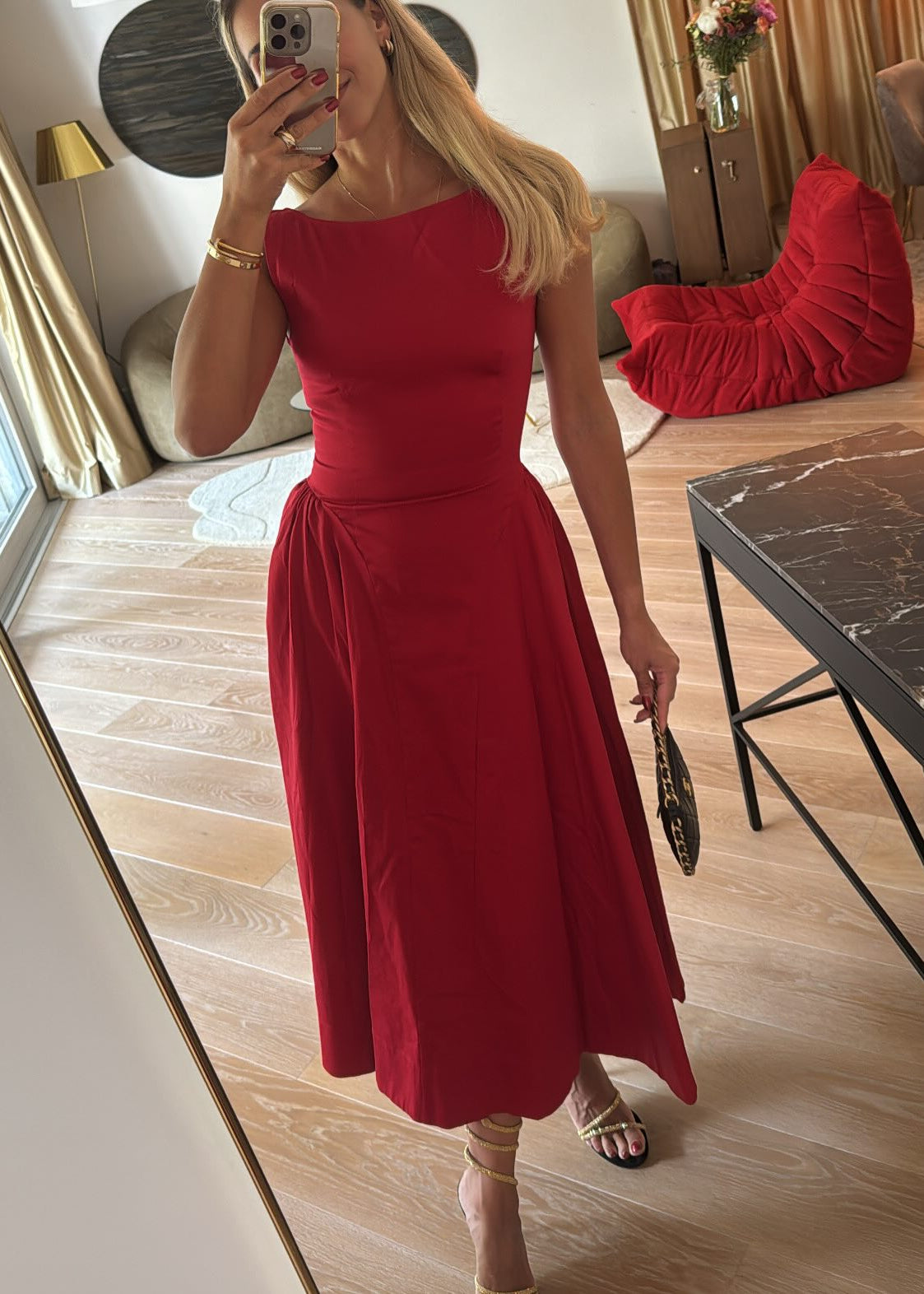 Elegancia eterna en rojo — modelo Vestido Loreto™ (imagen 9)