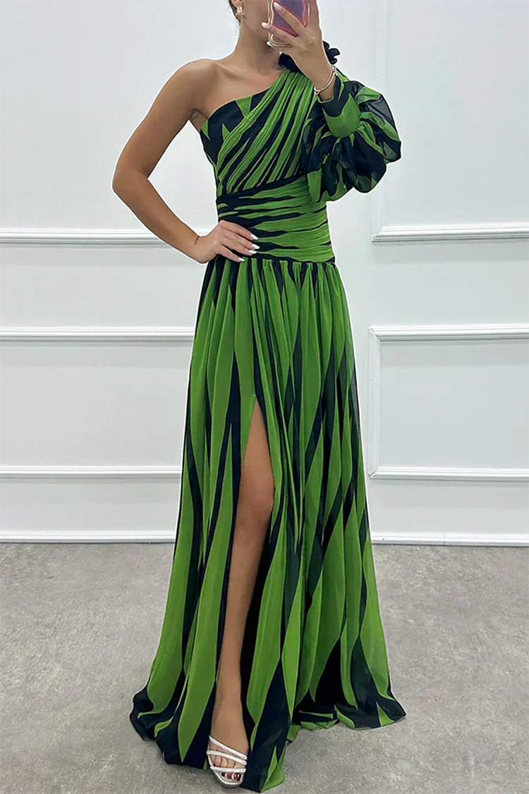 Rayas elegantes con diseño asimétrico — modelo Vestido Shiloh™ (imagen 8)