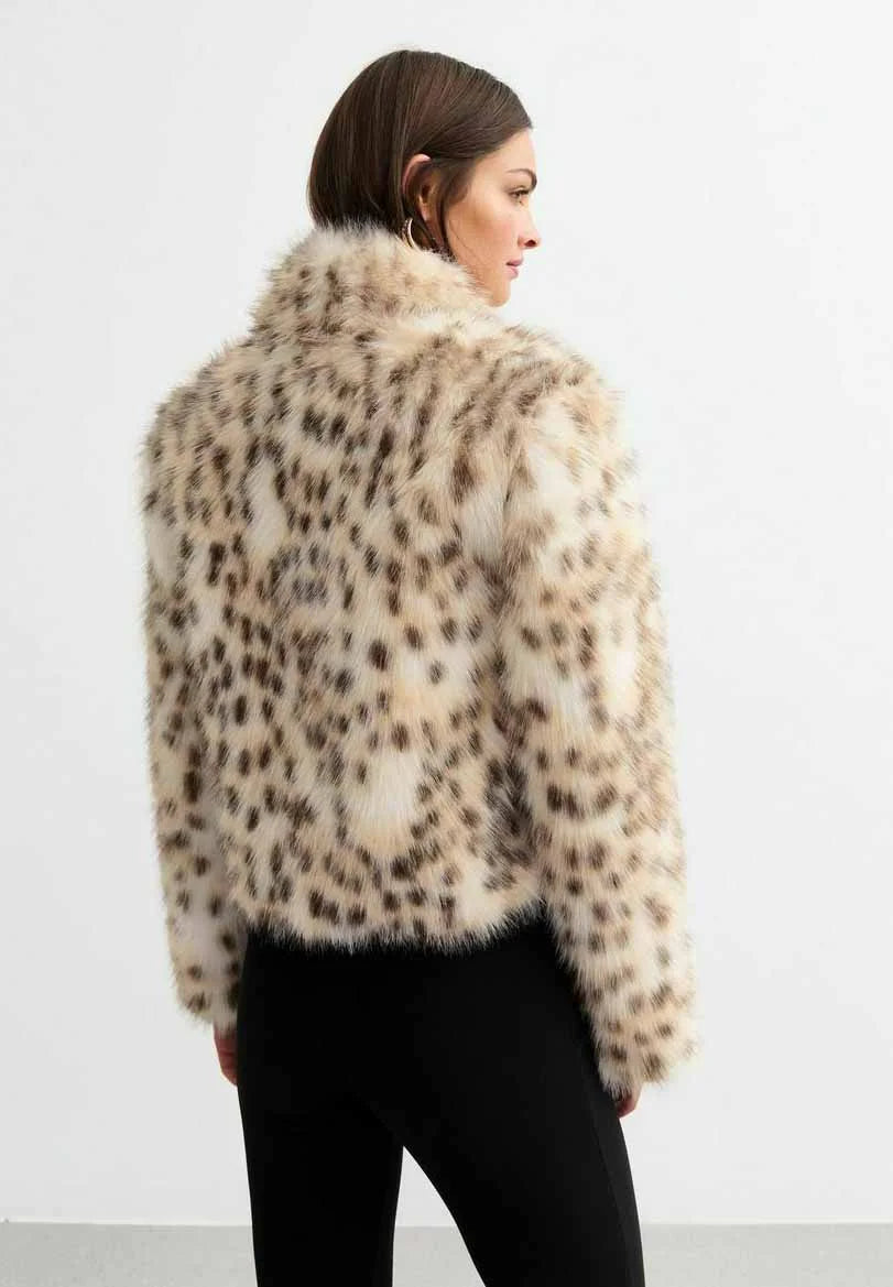 Chaqueta Efecto Pelo — modelo Cristina (imagen 2)