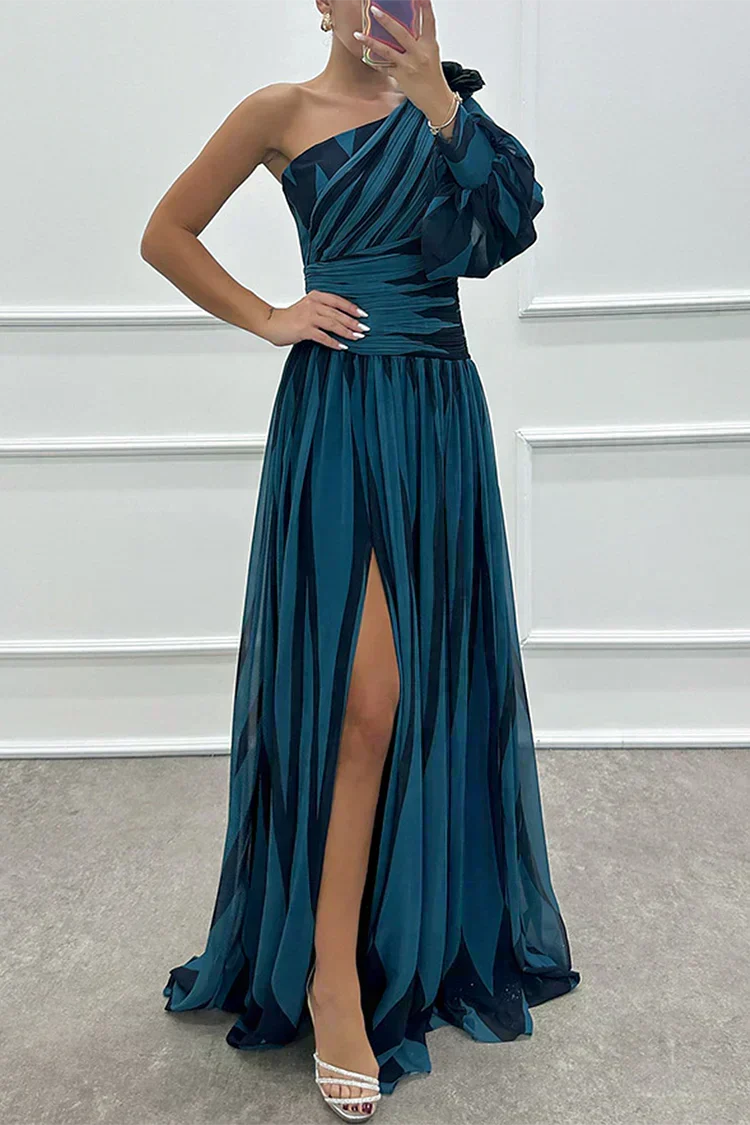 Rayas elegantes con diseño asimétrico — modelo Vestido Shiloh™ (imagen 4)