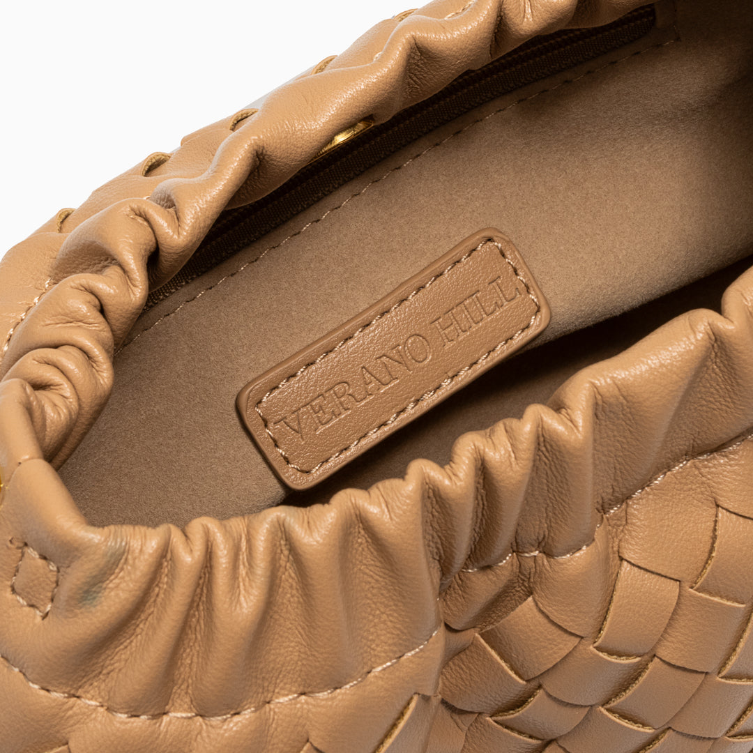 Bolso pouch con cadena dorada — modelo Iglesias (imagen 19)