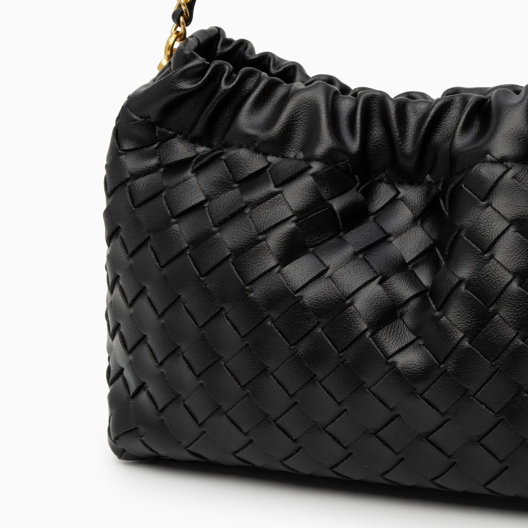 Bolso pouch con cadena dorada — modelo Iglesias (imagen 12)
