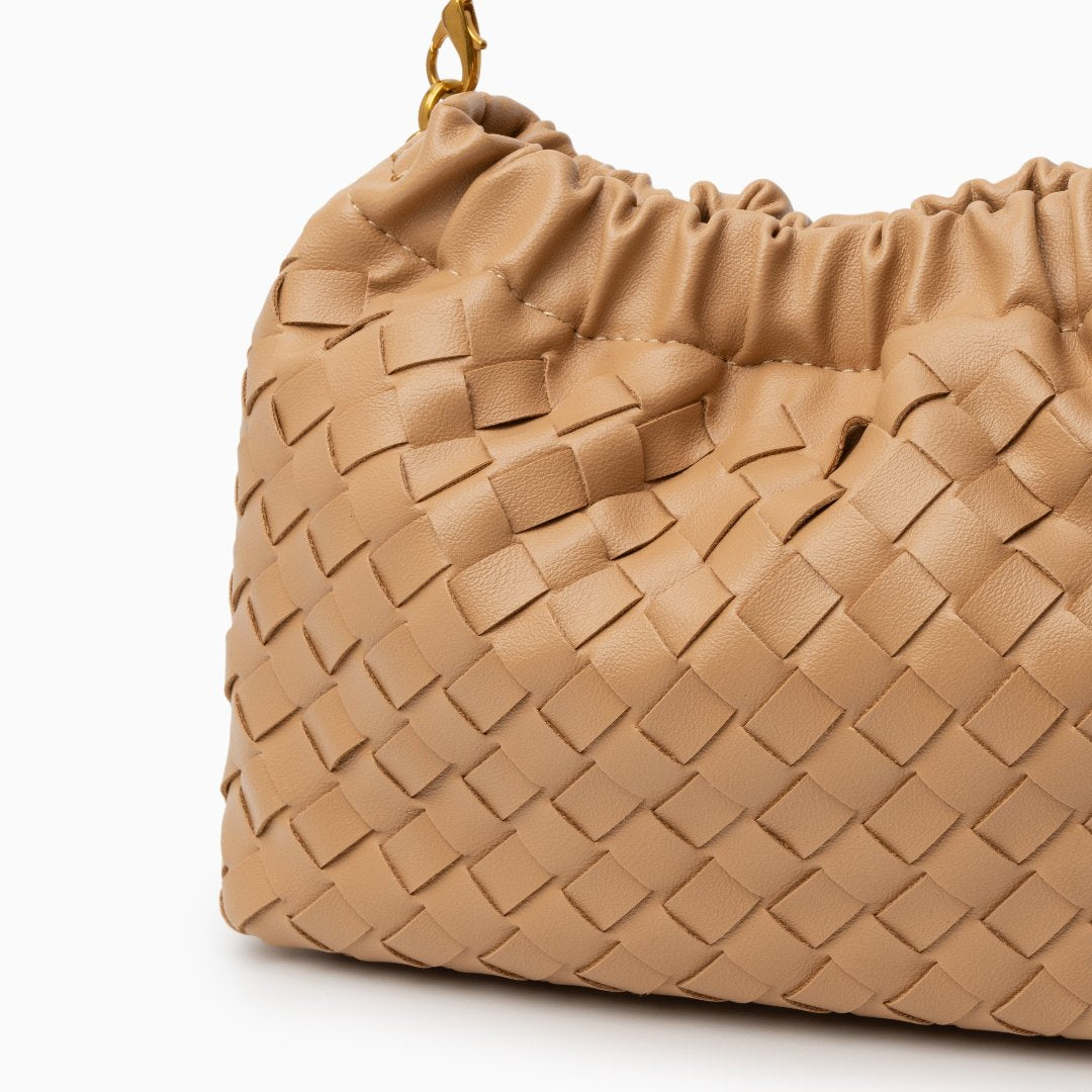 Bolso pouch con cadena dorada — modelo Iglesias (imagen 18)