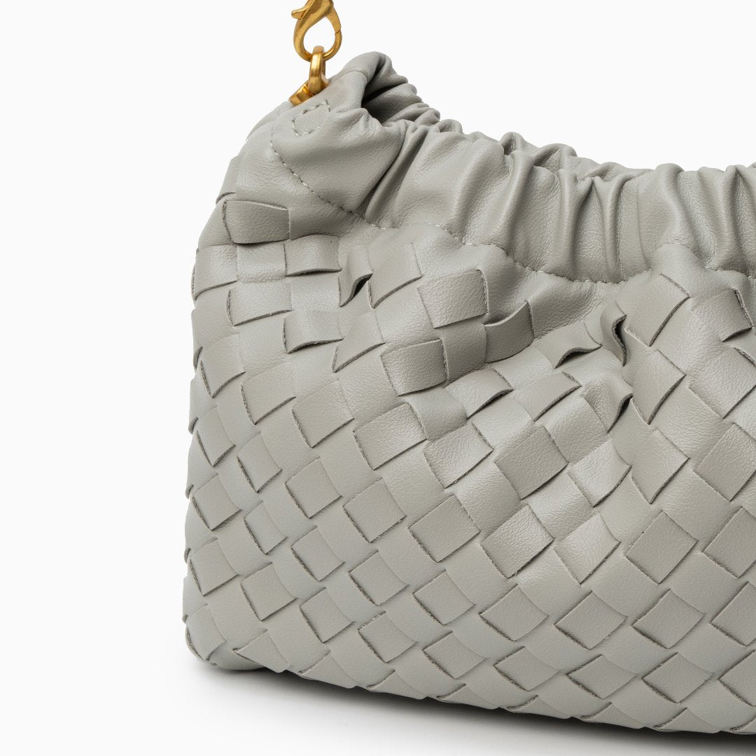 Bolso pouch con cadena dorada — modelo Iglesias (imagen 15)