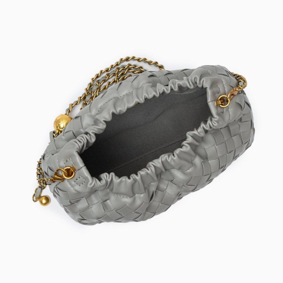 Bolso pouch con cadena dorada — modelo Iglesias (imagen 17)