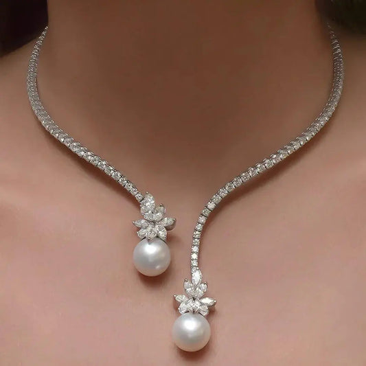 Collar de perlas elegante en acabado plateado
