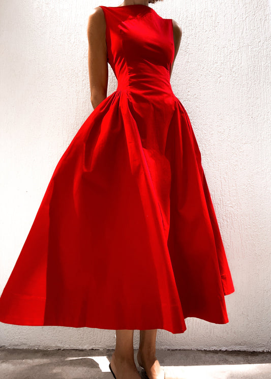 Elegancia eterna en rojo — modelo Vestido Loreto™