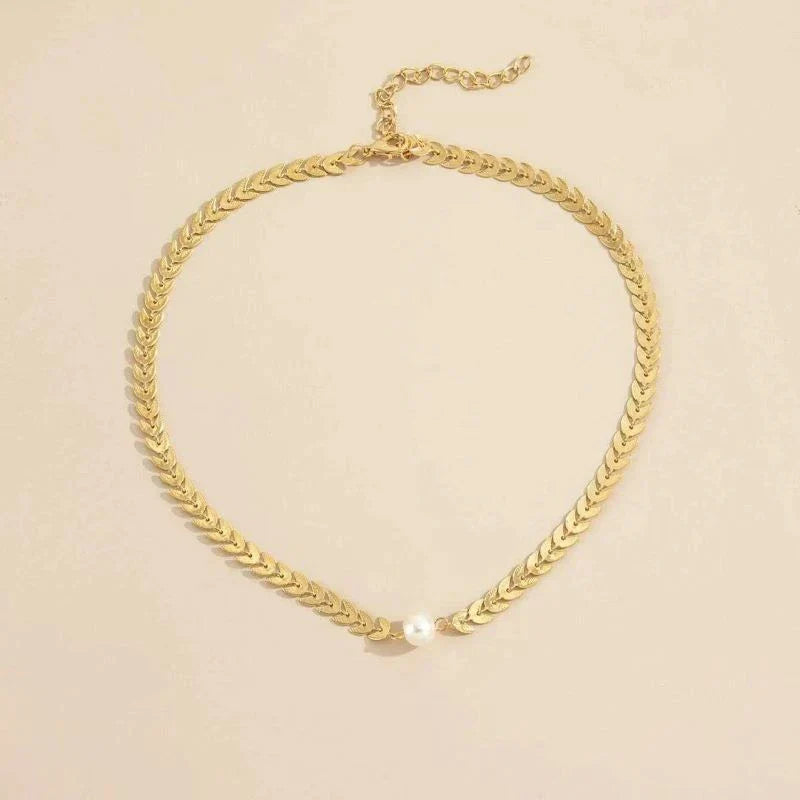 Collar griego dorado con perla (imagen 2)