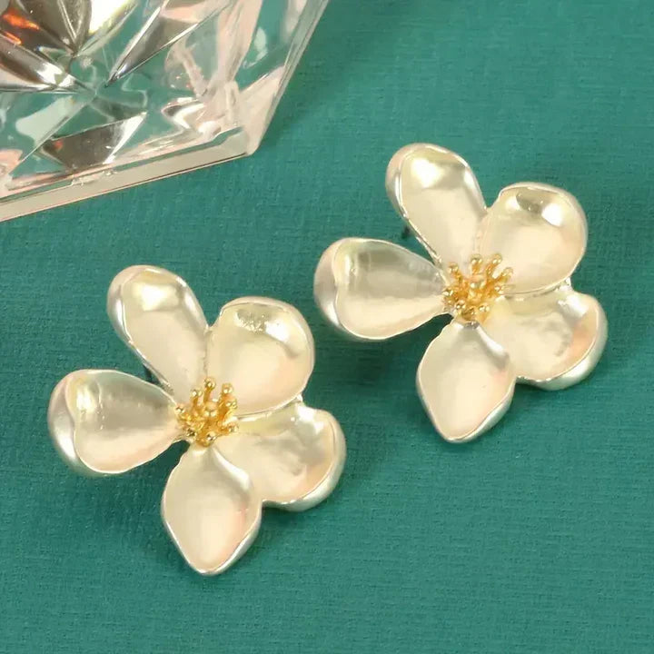 Pendientes de flores doradas (imagen 2)