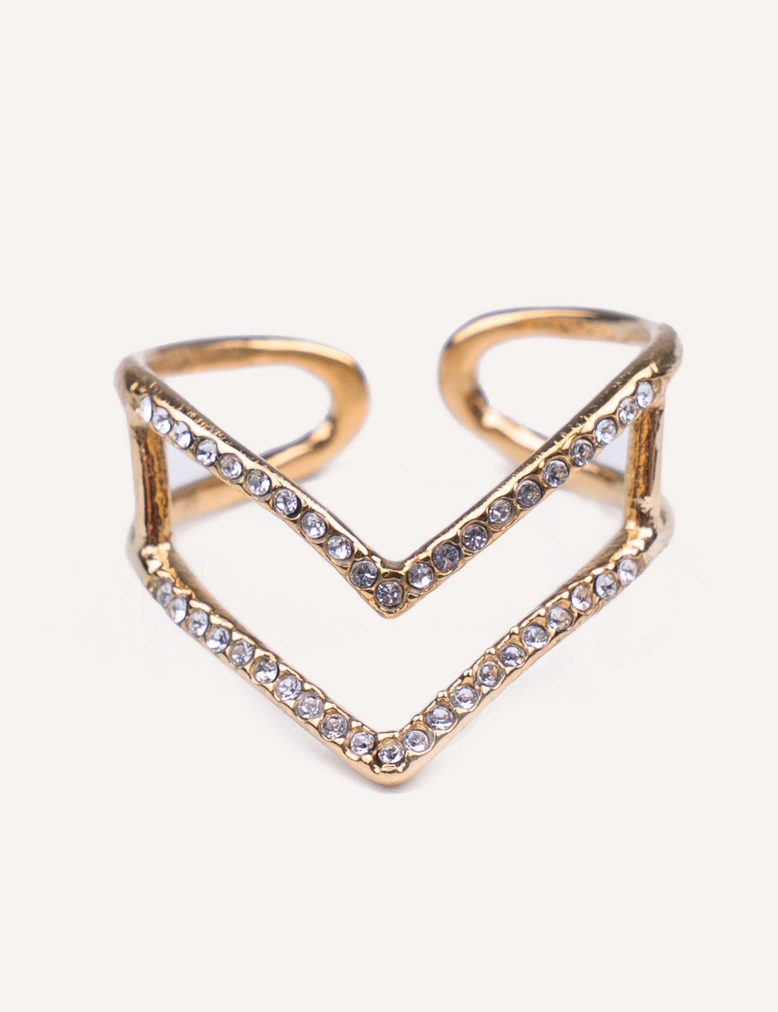 Brillo y elegancia atemporal — modelo Anillo dorado de Nara