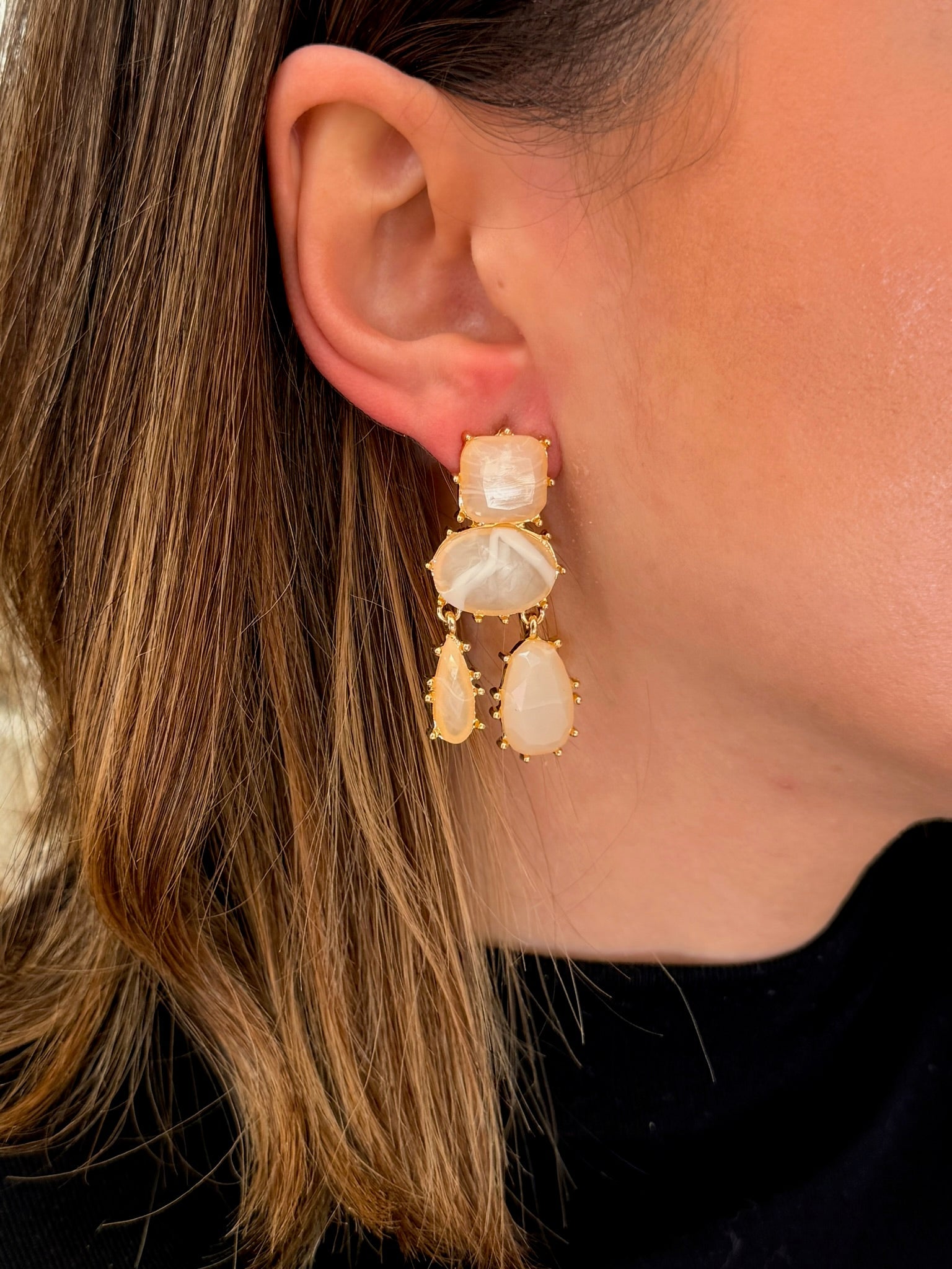 Pendientes con piedras marfil Alba