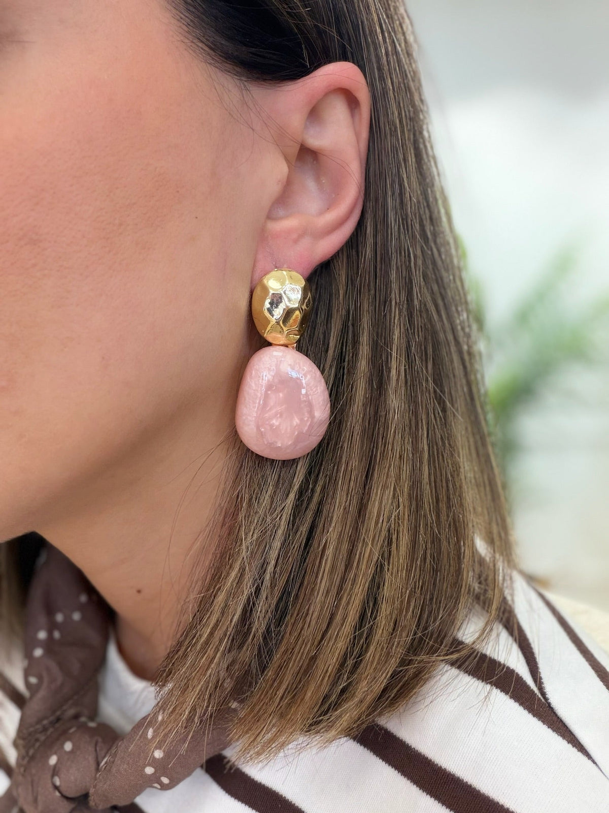Pendientes Rosa con Perla – Elegancia y Encanto