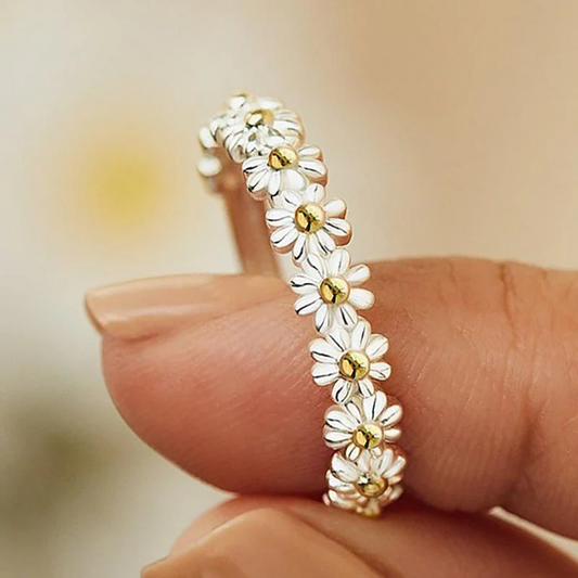 Anillo ajustable con margaritas esmaltadas