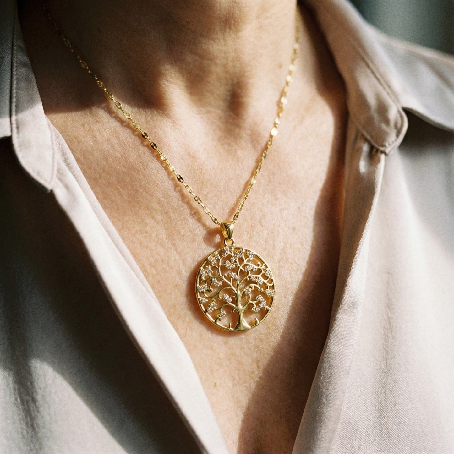 Collar de las Raíces de la Vida en acabado dorado (imagen 2)