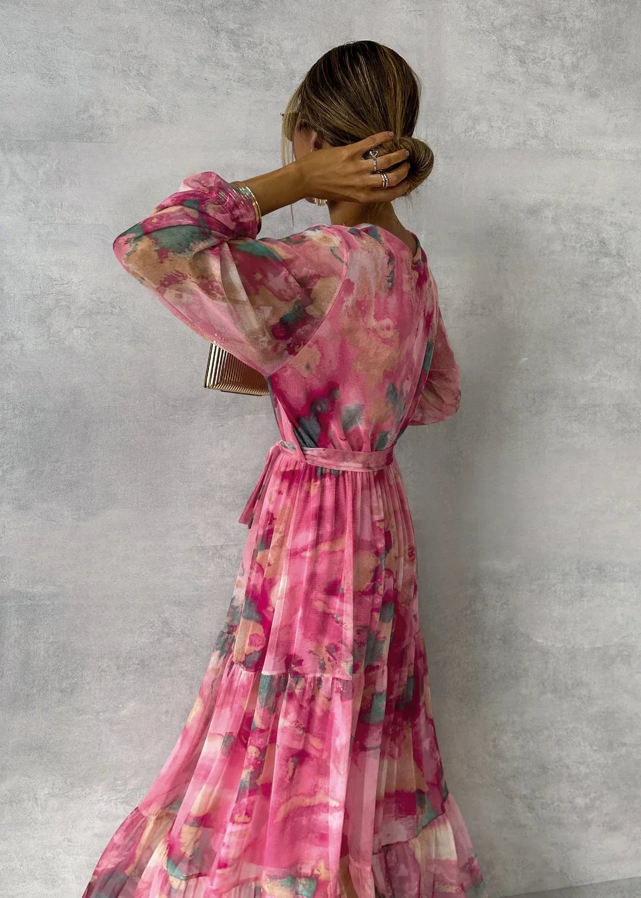 Toque floral con clase atemporal — modelo Vestido Elena™ (imagen 3)
