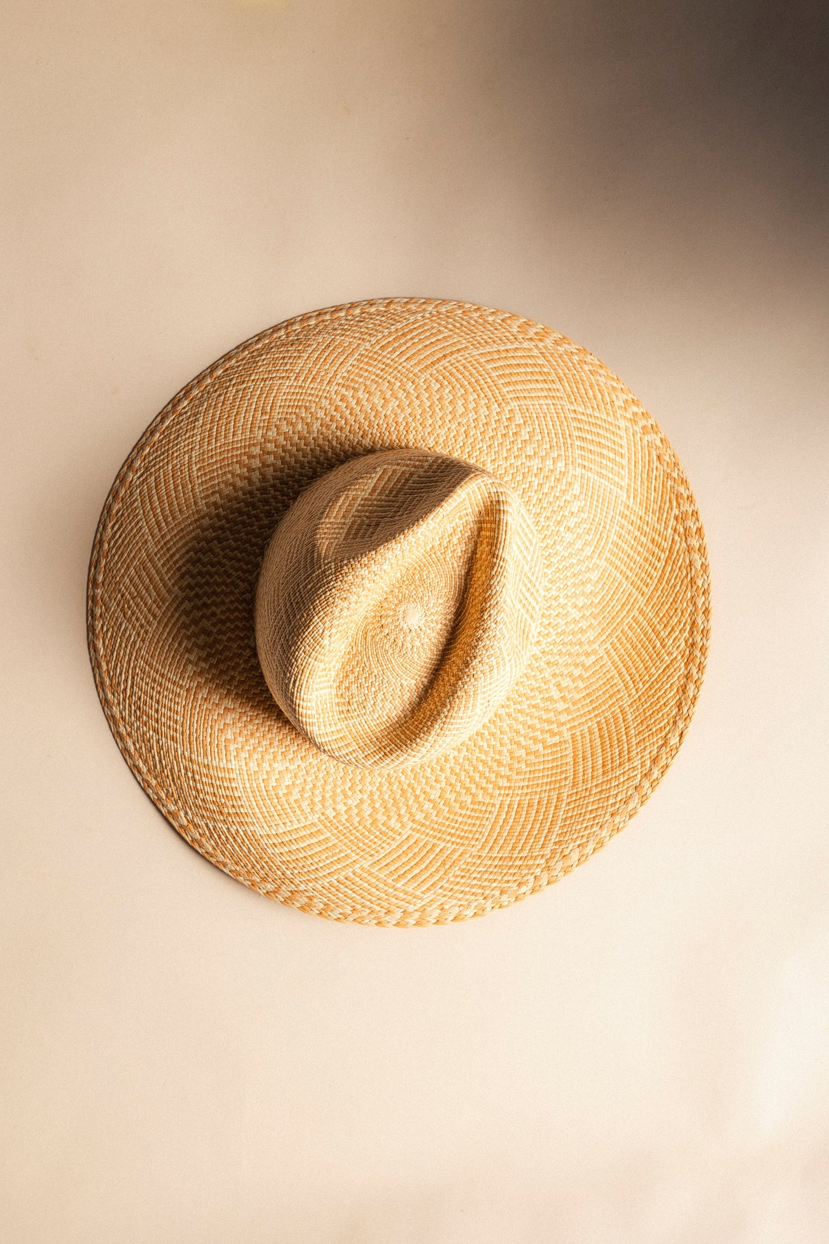Sombrero de rafia Panamá - diseño artesanal y ligero (imagen 4)