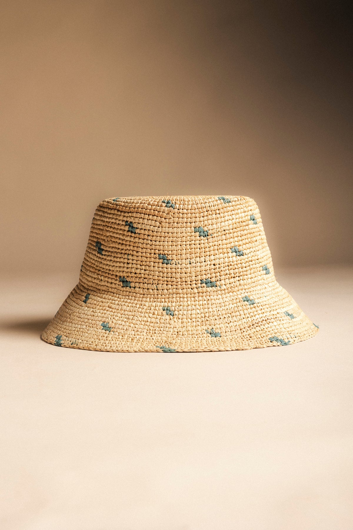 Sombrero de rafia Lena - estilo bohemio y cómodo para el verano (imagen 5)