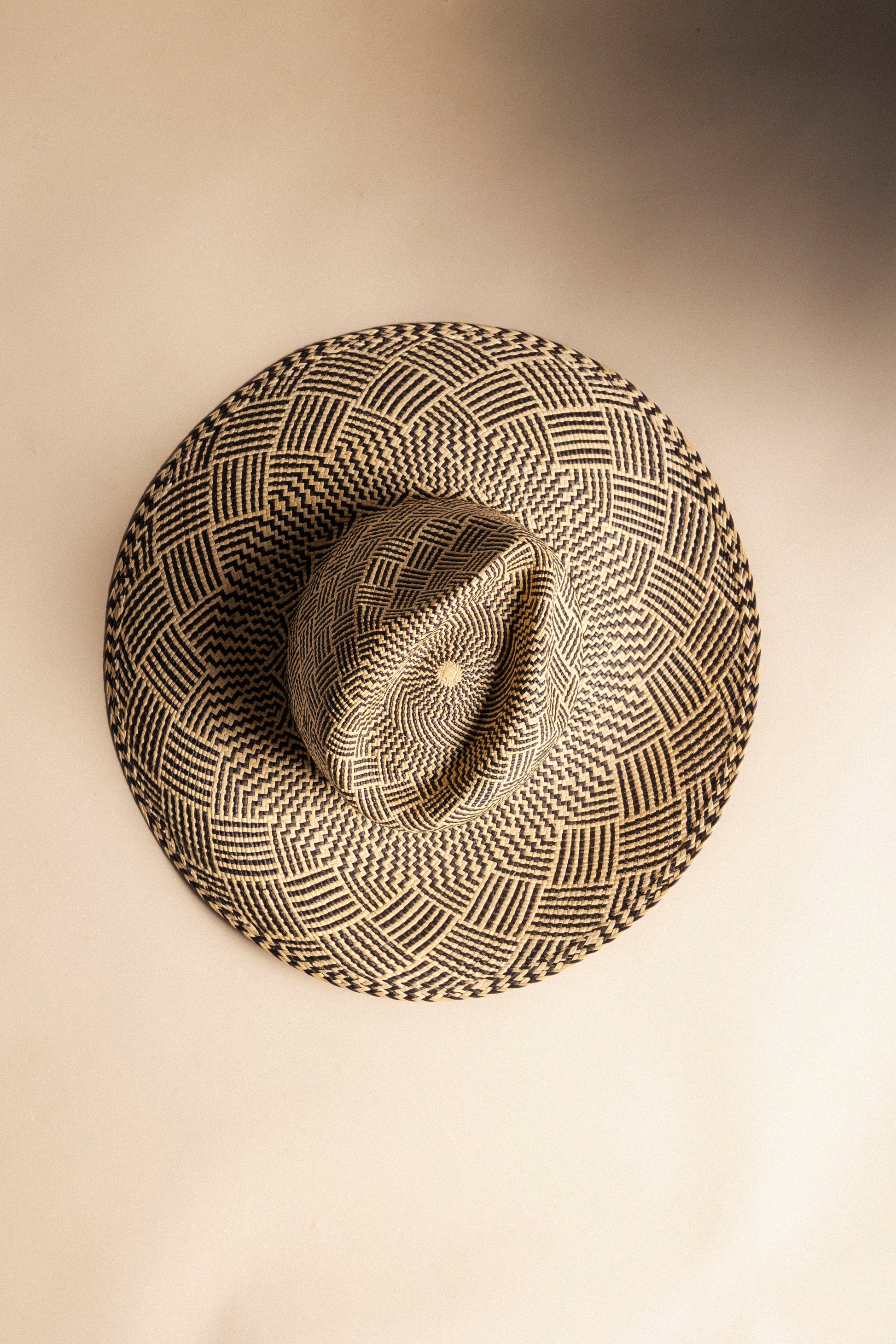 Sombrero de rafia Panamá - diseño artesanal y ligero (imagen 5)