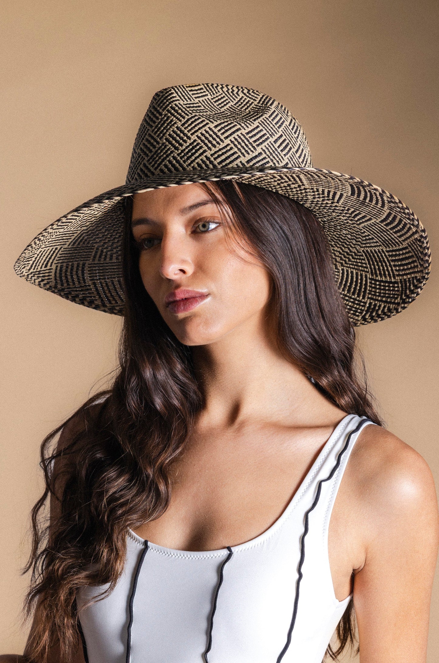 Sombrero de rafia Panamá - diseño artesanal y ligero (imagen 3)