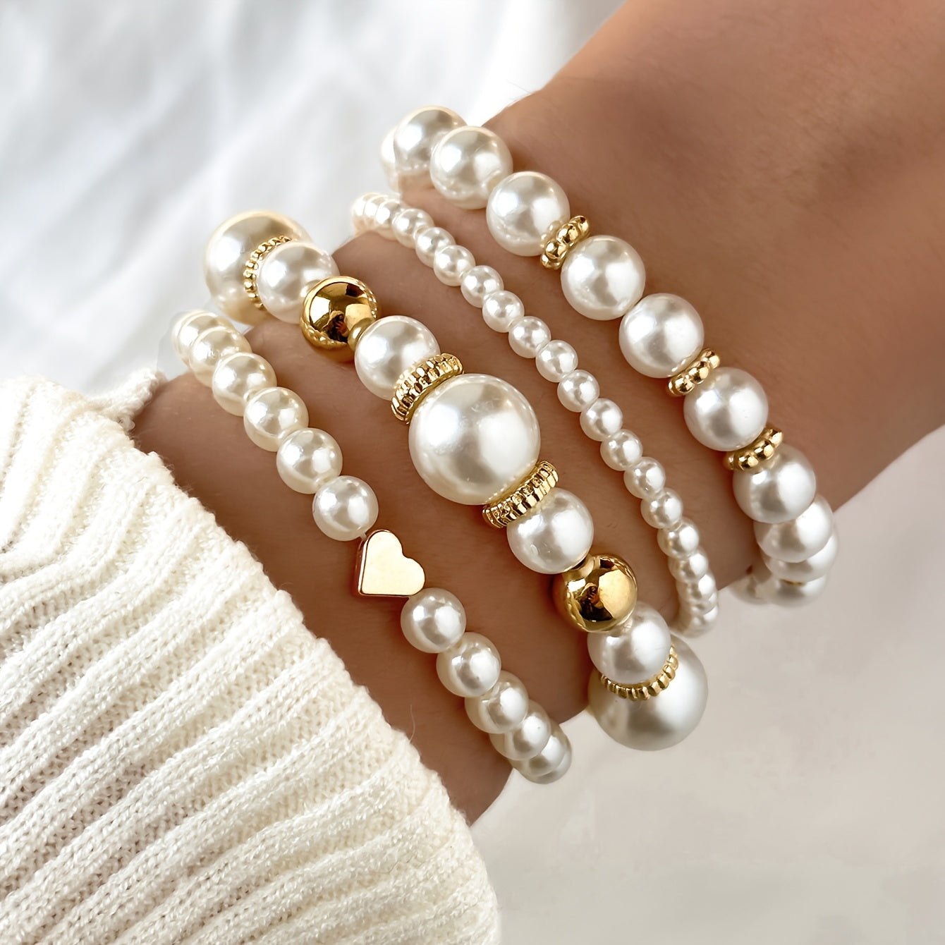 Conjunto de elegantes pulseras en forma de corazón con perlas (imagen 4)