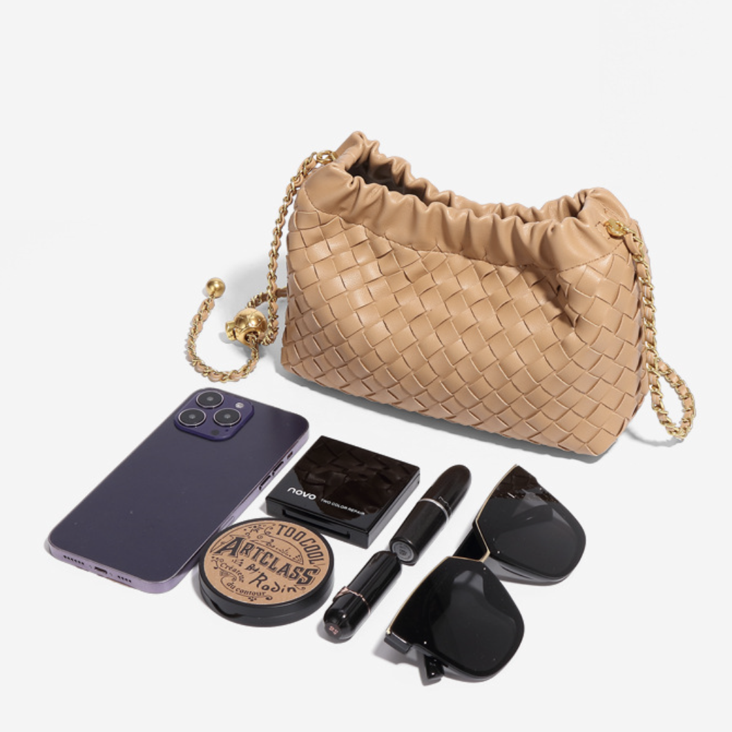 Bolso pouch con cadena dorada — modelo Iglesias (imagen 21)