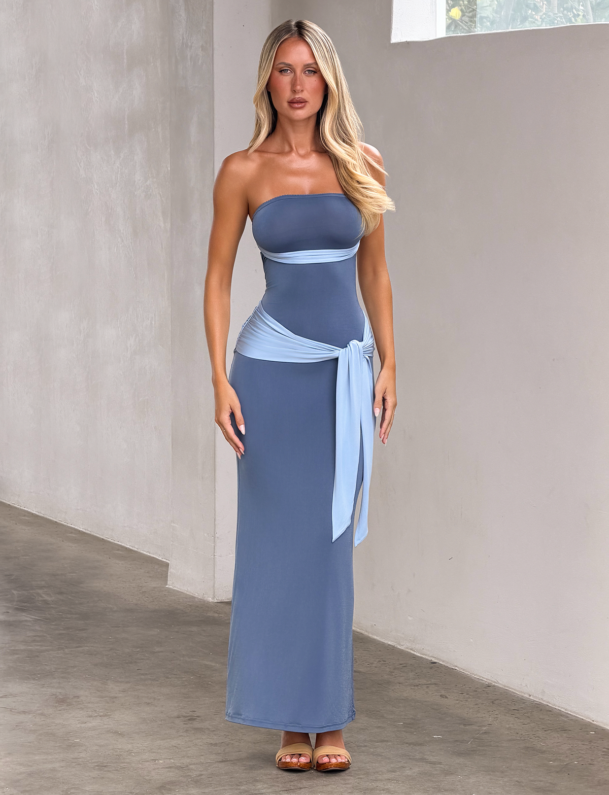 Elegancia fluida y silueta esculpida — modelo Vestido Rocío™ (imagen 2)