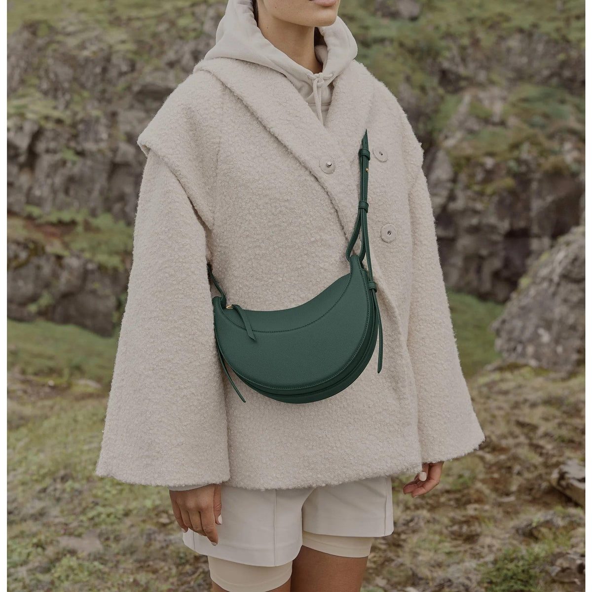Bolso media luna con asa ajustable — modelo Amara (imagen 10)
