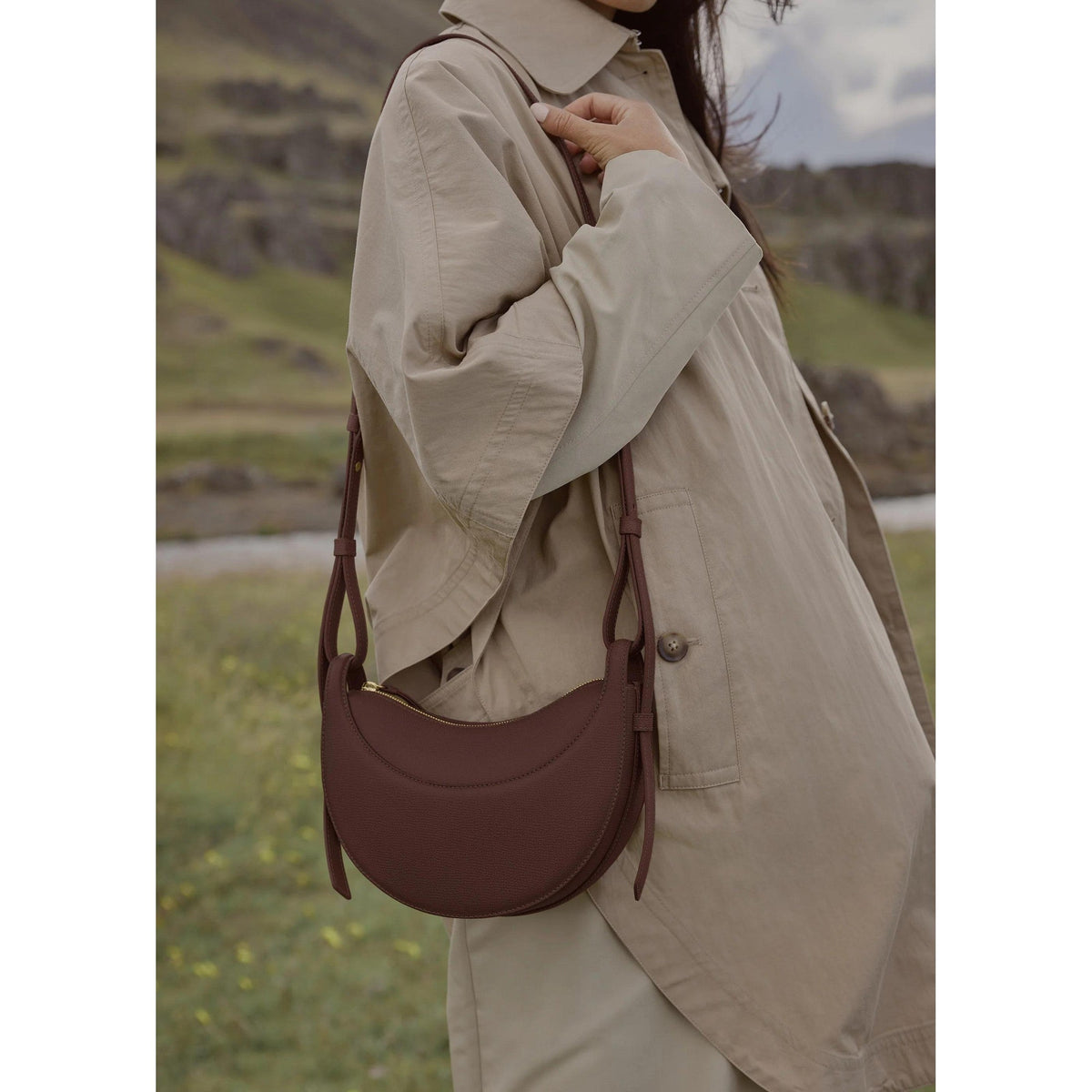 Bolso media luna con asa ajustable — modelo Amara (imagen 6)