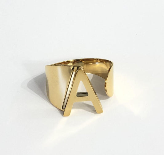 Scar — modelo Anillo personalizado con inicial