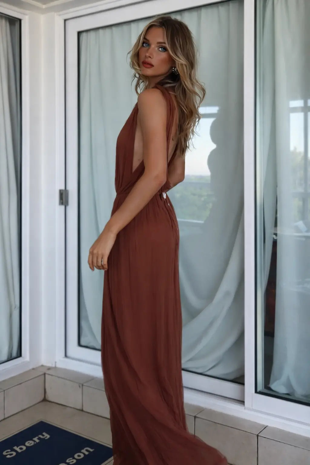 Elegancia minimalista que estiliza sin esfuerzo — modelo Vestido Selma (imagen 3)