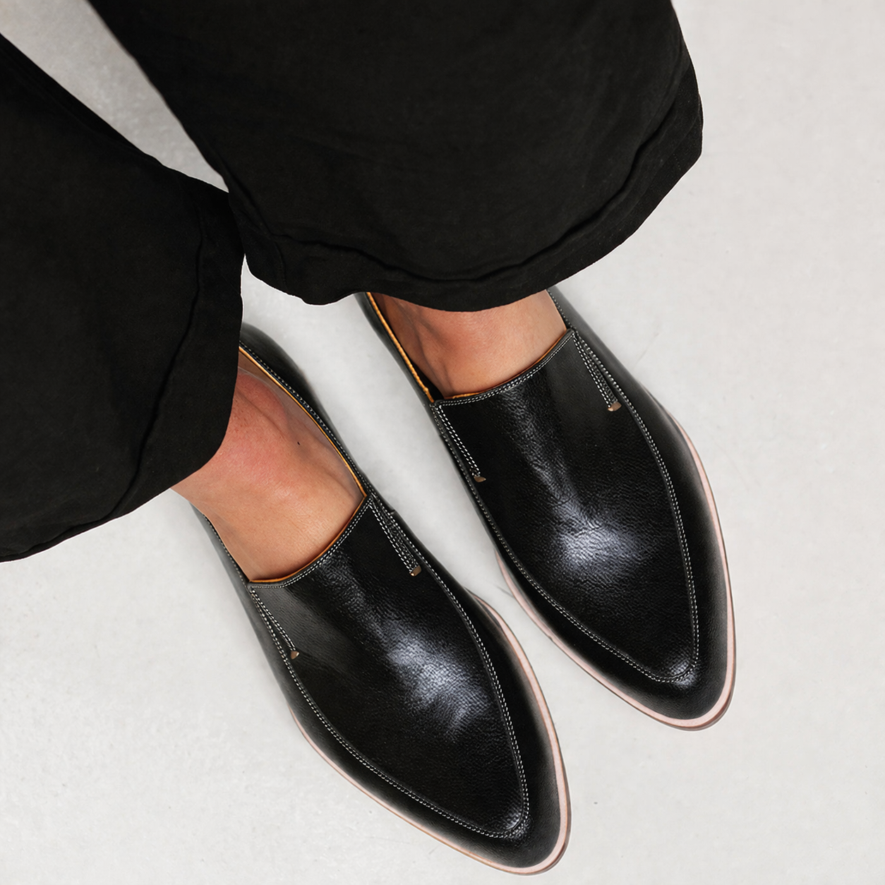 Mocasín Patchwork Negro — modelo Zofia™ (imagen 2)