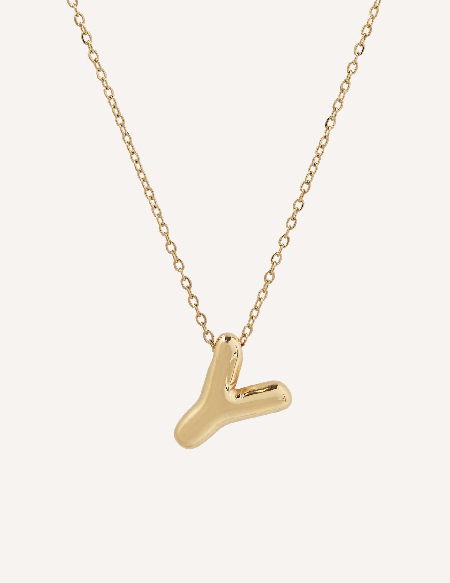 Collar dorado con inicial (imagen 25)