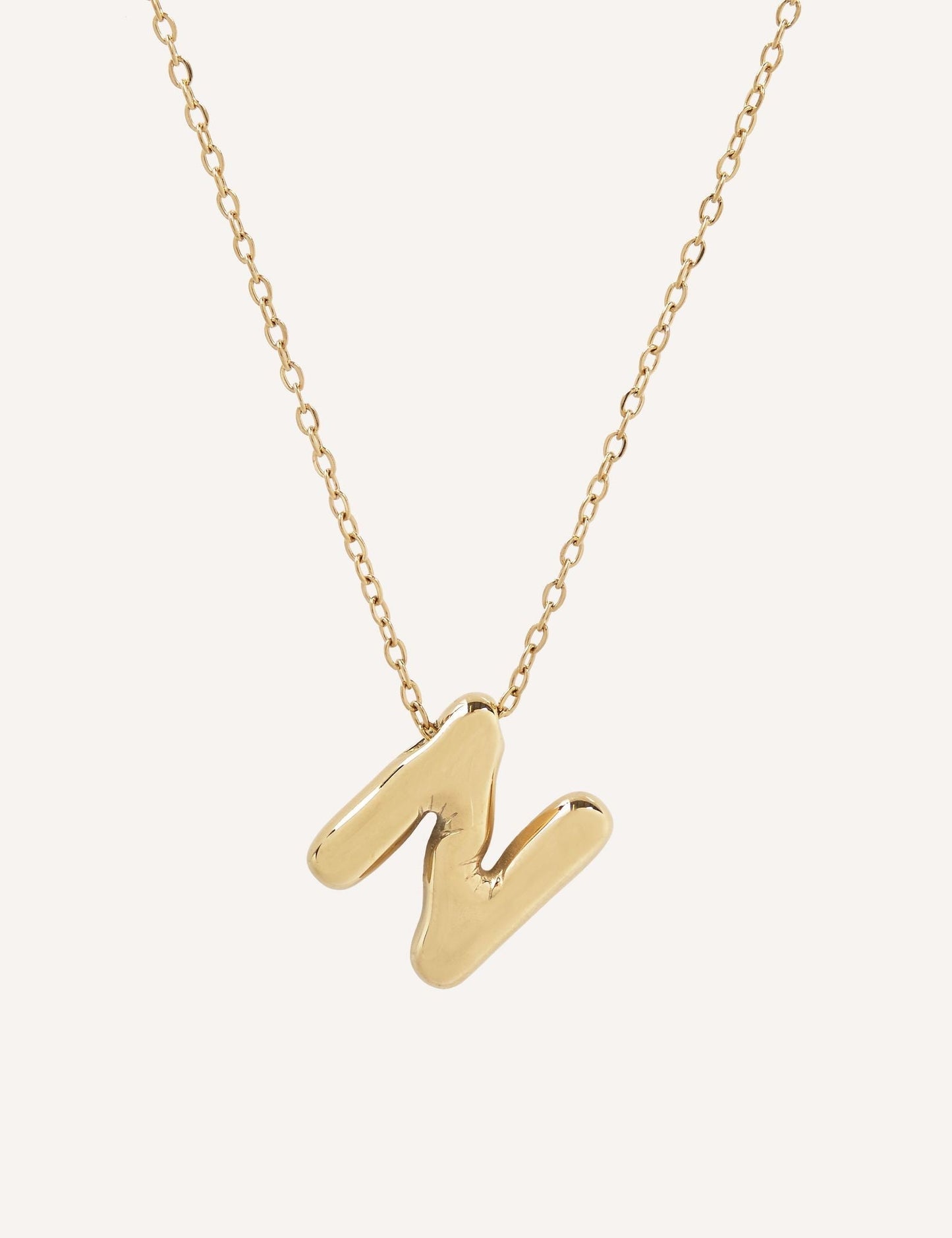 Collar dorado con inicial (imagen 14)