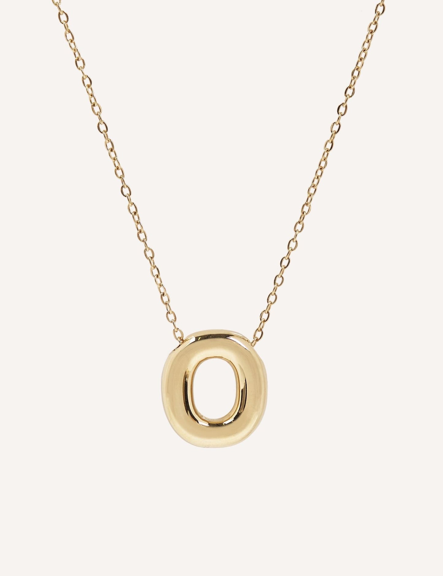 Collar dorado con inicial (imagen 15)