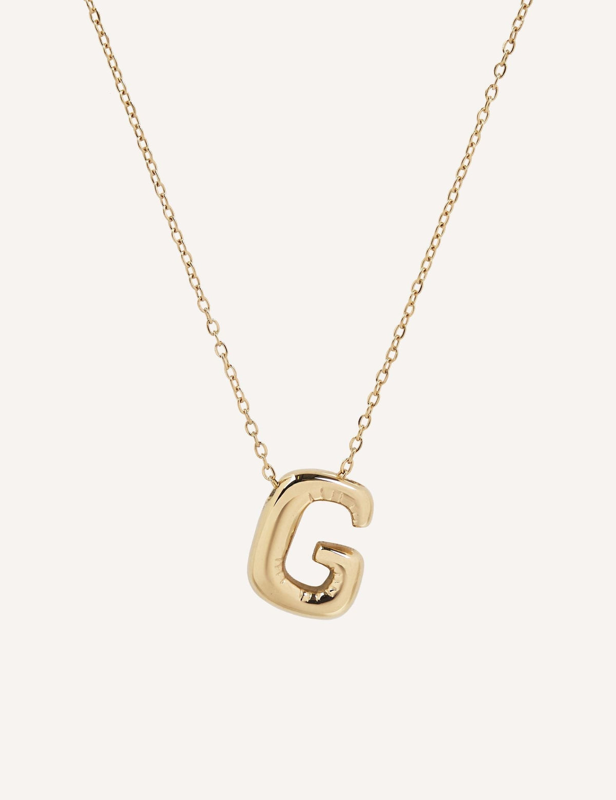 Collar dorado con inicial (imagen 7)