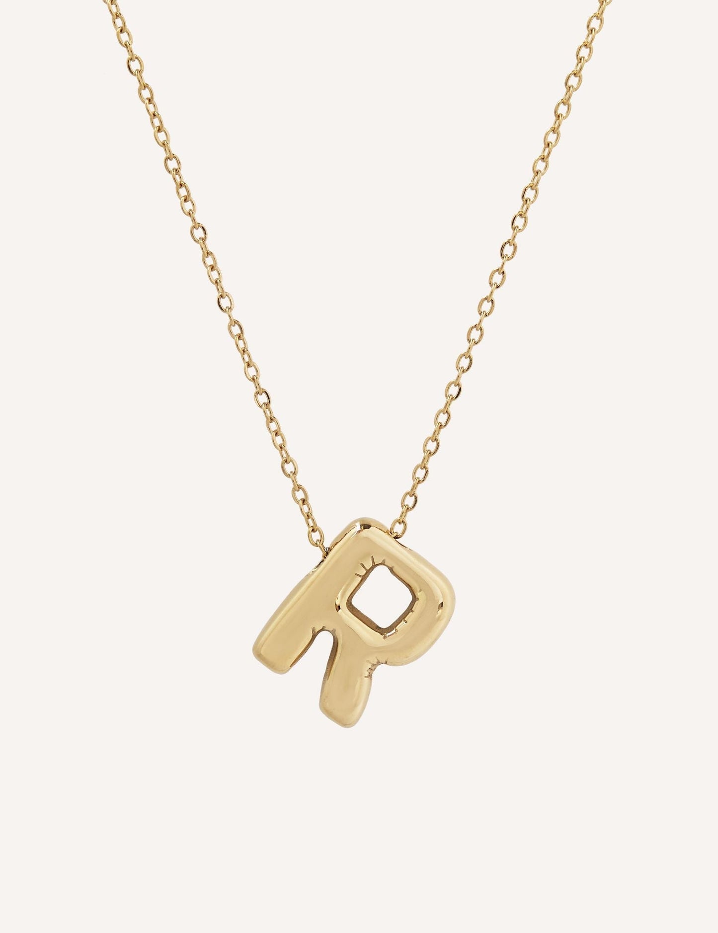 Collar dorado con inicial (imagen 18)