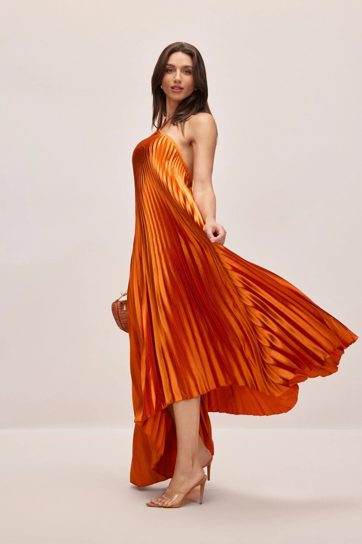 Elegancia fluida con brillo sofisticado — modelo Vestido Noelia™ (imagen 5)