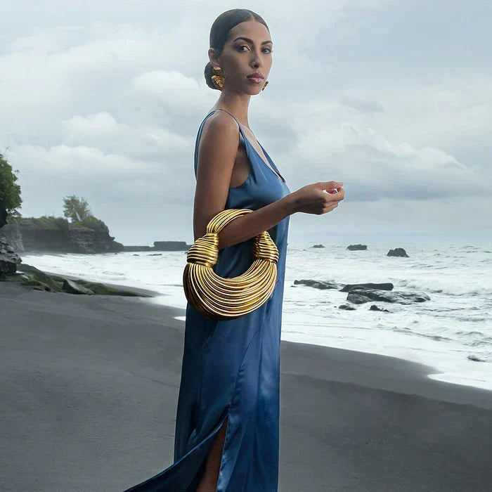 Victoria – Bolso metálico escultural (imagen 6)
