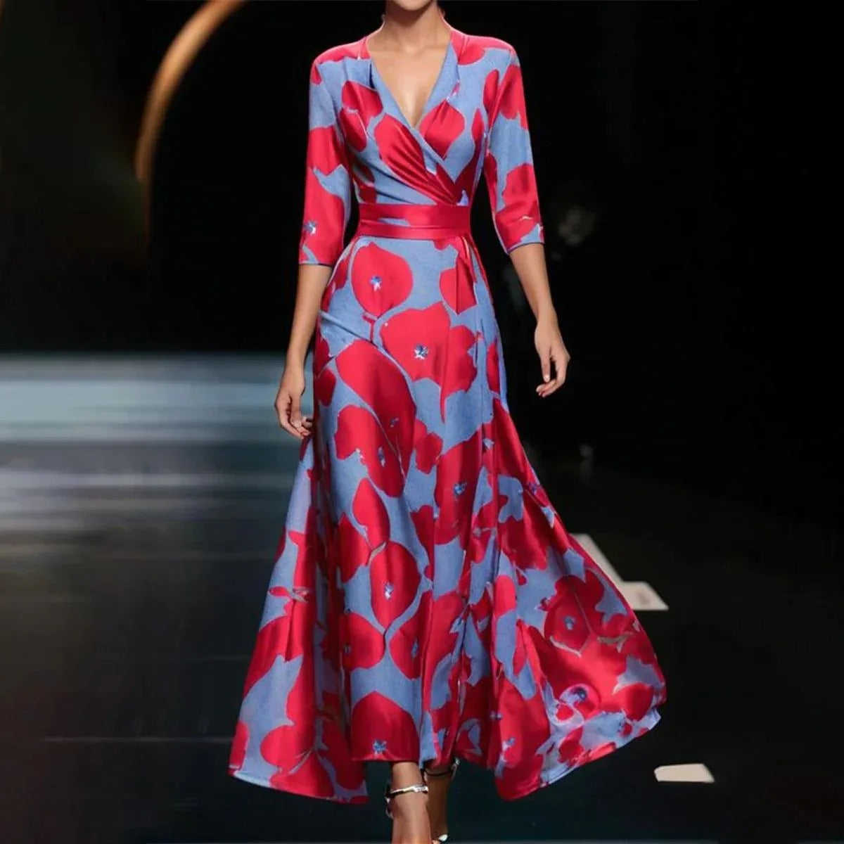 Detalle floral que potencia tu belleza — modelo Vestido Paula™ (imagen 3)