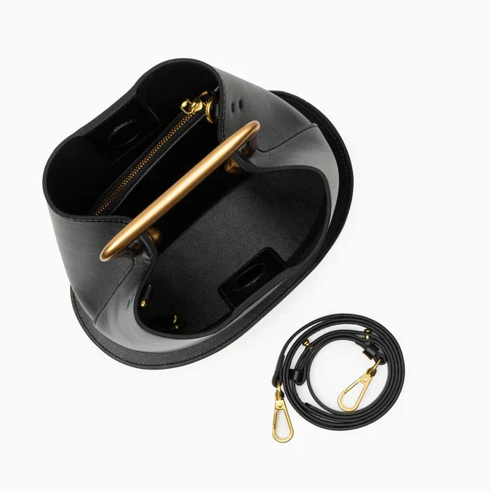Bolso bucket minimalista con asa dorada — modelo Soralla (imagen 9)